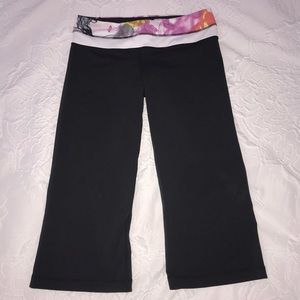 Lululemon Groove Crop Reversible Yoga pants size 8